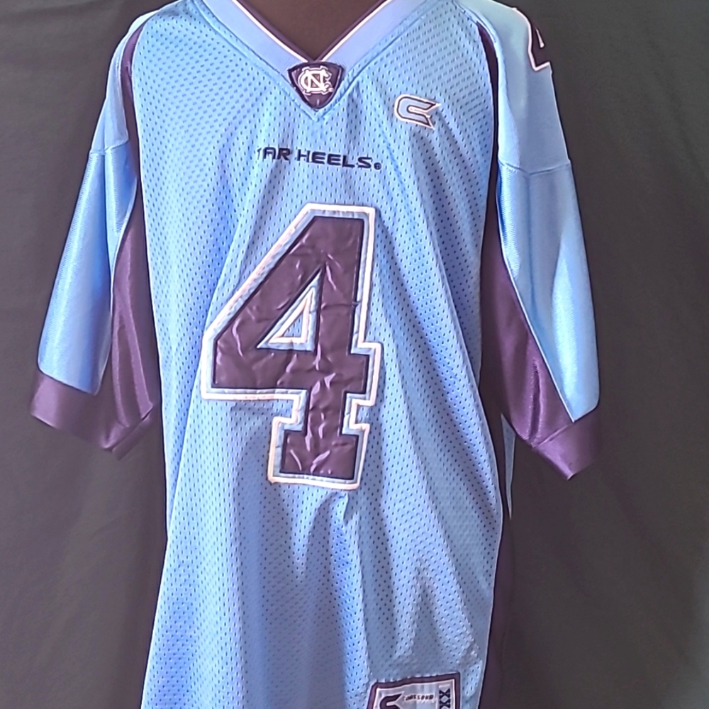 Medium Colosseum NCAA University of North Carolina Tarheels football jersey